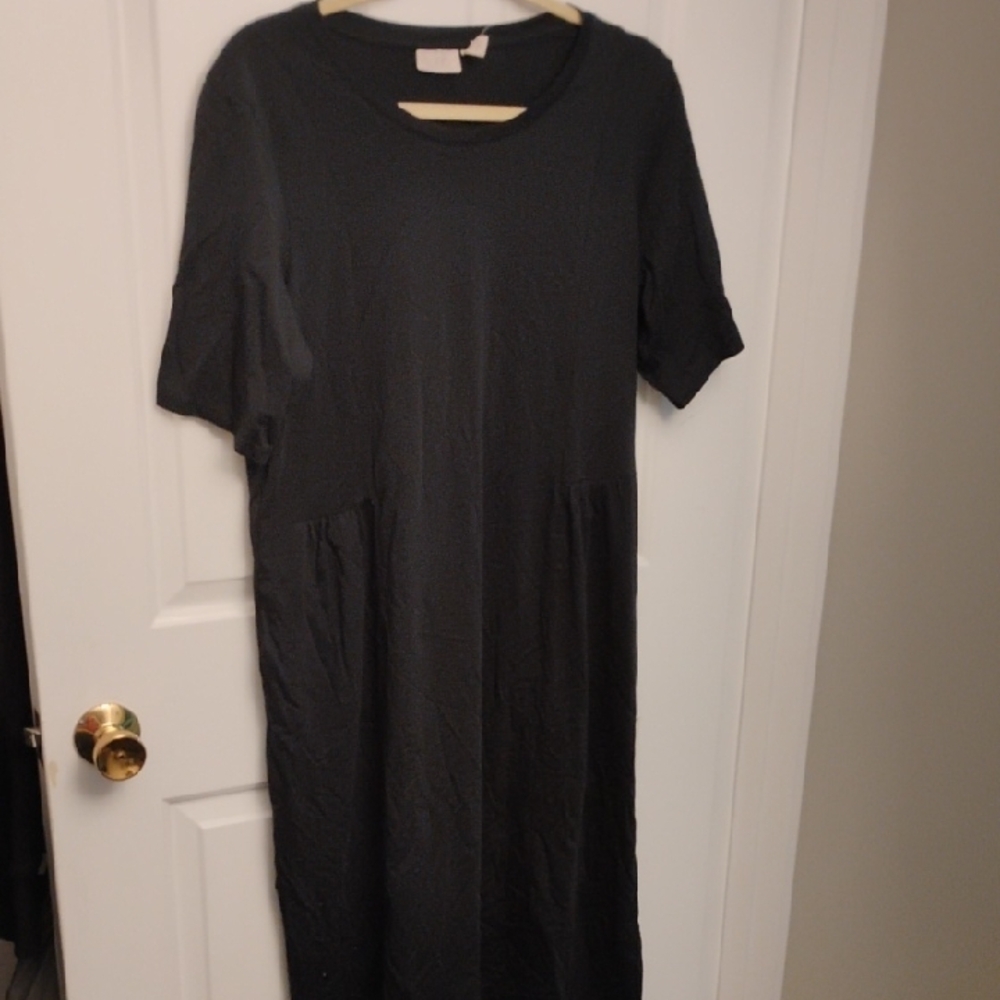 LOGO by Lori Goldstein Black Sheath Dress Crew Neck